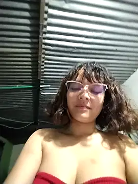 Snapshot of Melissa_giratt chatting on February 1, 2026, 2:43 am Melissa giratt online show from February 1, 2026, 2:43 am