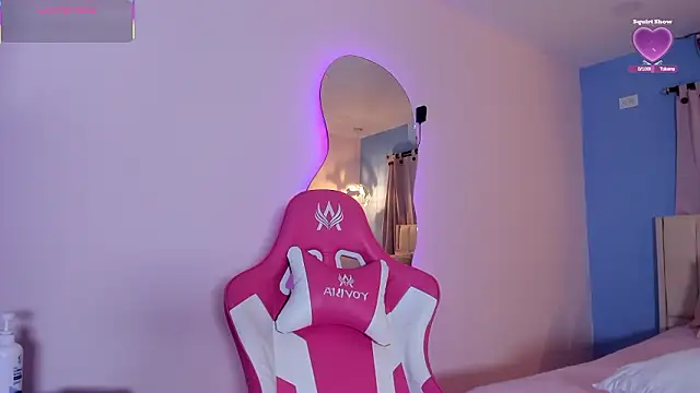 Snapshot of LOU_22_ chatting on February 10, 2026, 12:26 pm LOU 22 online show from February 10, 2026, 12:26 pm