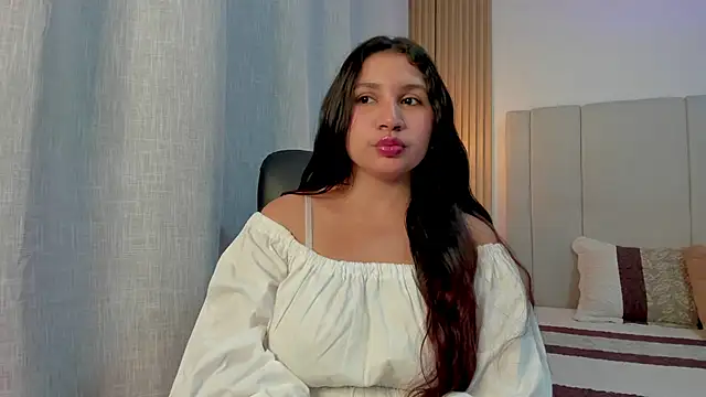 Snapshot of Victoria_Rosee chatting on April 21, 2026, 12:45 pm Victoria Rosee online show from April 21, 2026, 12:45 pm