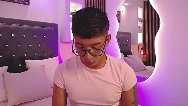 Snapshot of Fancy_Vixen chatting on February 25, 2026, 3:18 am Fancy Vixen online show from February 25, 2026, 3:18 am