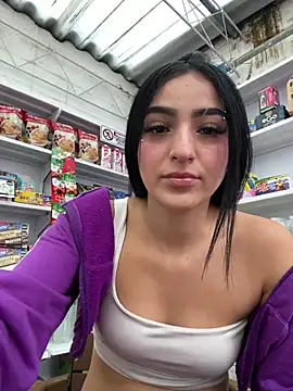 Snapshot of Valery_pink18 chatting on February 11, 2026, 10:31 pm Valery pink18 online show from February 11, 2026, 10:31 pm