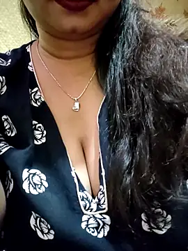 PARI51 online show from April 21, 2026, 7:53 pm