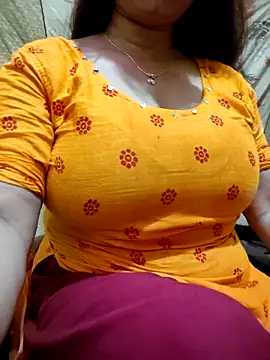 Snapshot of PARI51 chatting on April 22, 2026, 7:53 pm PARI51 online show from April 22, 2026, 7:53 pm