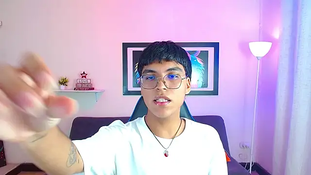 Maecum18 online show from June 5, 2026, 8:47 pm