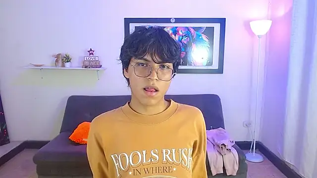 Maecum18 online show from February 23, 2026, 9:26 pm