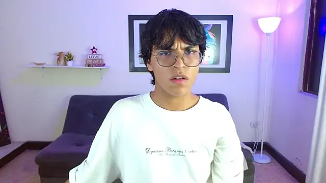 Maecum18 online show from February 17, 2026, 8:50 pm