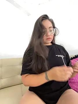 Snapshot of alisbloom chatting on February 18, 2026, 5:42 pm alisbloom online show from February 18, 2026, 5:42 pm