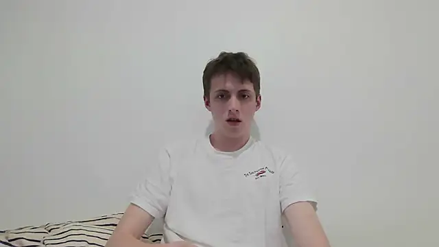 Snapshot of BearMaxxx chatting on May 12, 2026, 8:37 pm BearMaxxx online show from May 12, 2026, 8:37 pm