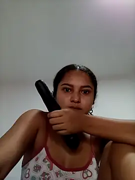 Snapshot of LiaRose- chatting on March 3, 2026, 8:32 am LiaRose- online show from March 3, 2026, 8:32 am