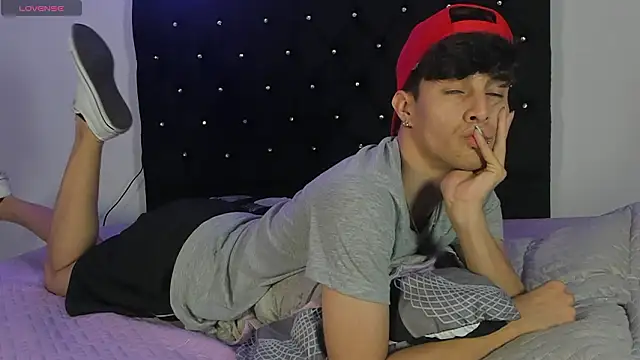 Snapshot of axxxel_twink chatting on February 19, 2026, 1:35 am axxxel twink online show from February 19, 2026, 1:35 am