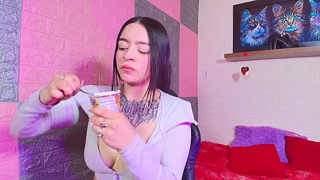 alanna Love02 online show from February 27, 2026, 3:56 pm