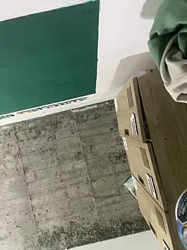 Elnegritohp online show from April 17, 2026, 4:04 am