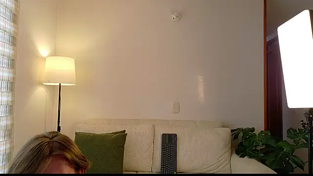 ivonnybonita   online show from July 14, 2026, 4:24 pm