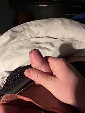 petitsexe52 online show from March 1, 2026, 7:08 am