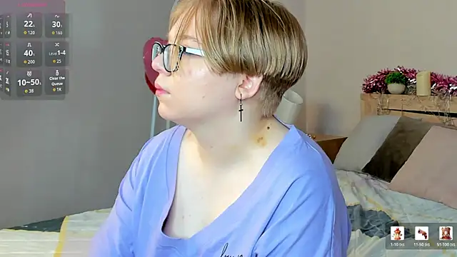 Snapshot of Lauraaa_Smith chatting on February 18, 2026, 12:41 am Lauraaa Smith online show from February 18, 2026, 12:41 am