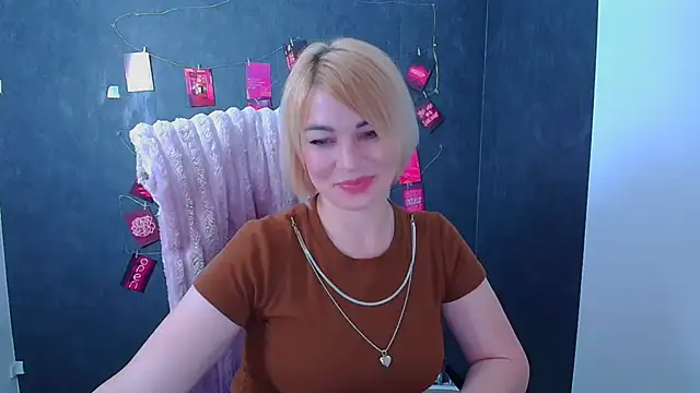 Snapshot of CuttieEmma chatting on June 20, 2026, 1:05 pm CuttieEmma online show from June 20, 2026, 1:05 pm