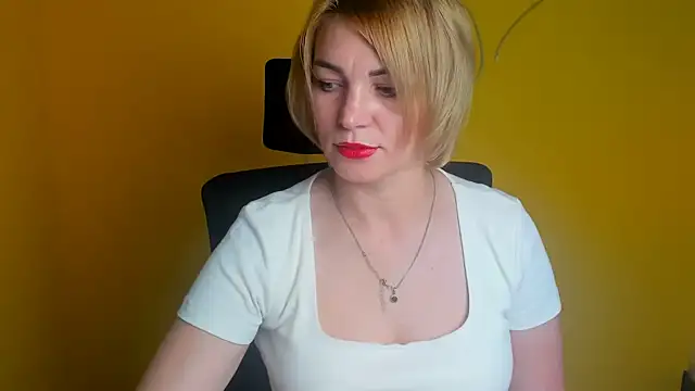 Snapshot of CuttieEmma chatting on July 3, 2026, 11:50 am CuttieEmma online show from July 3, 2026, 11:50 am