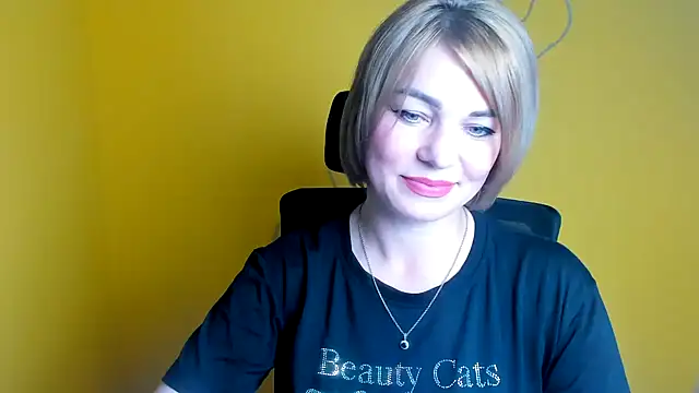 Snapshot of CuttieEmma chatting on June 26, 2026, 12:00 pm CuttieEmma online show from June 26, 2026, 12:00 pm