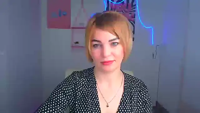 CuttieEmma online show from April 15, 2026, 5:57 am