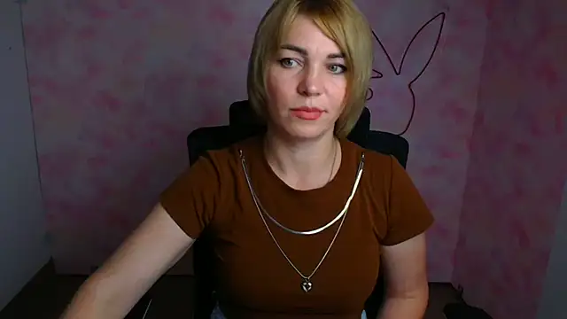 Snapshot of CuttieEmma chatting on July 2, 2026, 6:19 am CuttieEmma online show from July 2, 2026, 6:19 am