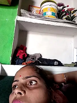 Priyakoli4568 online show from April 13, 2026, 8:07 am