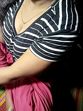 Snapshot of Romantic-Couple999 chatting on March 4, 2026, 5:21 pm Romantic-Couple999 online show from March 4, 2026, 5:21 pm