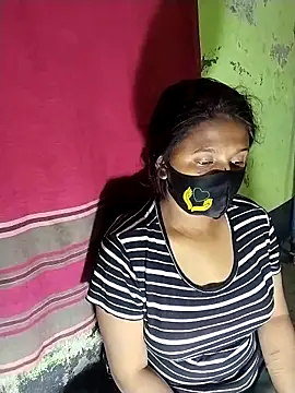 Snapshot of Romantic-Couple999 chatting on February 11, 2026, 5:35 pm Romantic-Couple999 online show from February 11, 2026, 5:35 pm