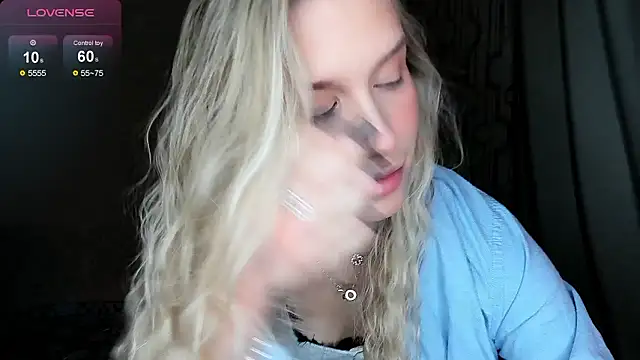 Snapshot of Elysia_kiss chatting on February 4, 2026, 5:02 am Elysia kiss online show from February 4, 2026, 5:02 am