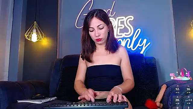 MIA ROOUSE  online show from February 12, 2026, 1:44 pm