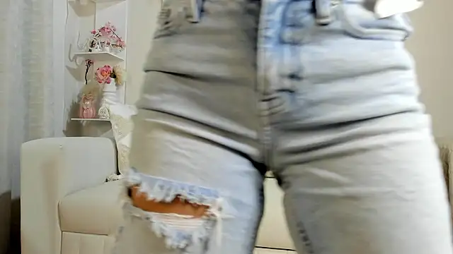 Mia Rosee1 online show from March 18, 2026, 11:16 pm