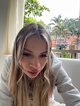 Mia Rosee1 online show from July 20, 2026, 7:27 pm