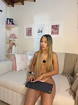 Snapshot of Mia_Rosee1 chatting on June 11, 2026, 12:32 am Mia Rosee1 online show from June 11, 2026, 12:32 am