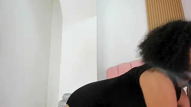 lara spaark online show from February 24, 2026, 7:26 pm