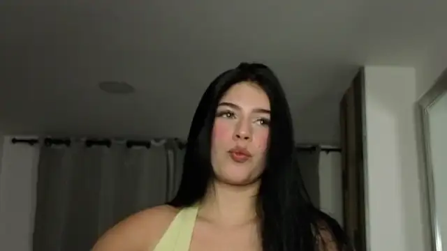 Snapshot of _HannahFox_ chatting on May 29, 2026, 12:49 am HannahFox online show from May 29, 2026, 12:49 am