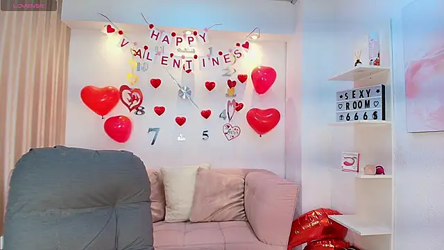 Luna Millers online show from February 19, 2026, 4:09 am