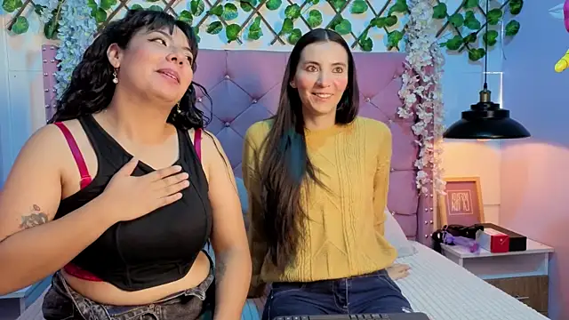 Valkiria-and-Dione online show from April 21, 2026, 7:31 pm