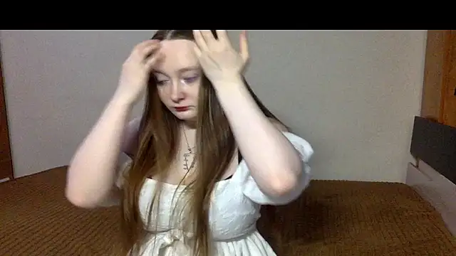 vikipinkk online show from April 13, 2026, 5:39 pm
