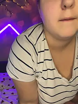 Snapshot of AlyaX_X chatting on February 15, 2026, 10:30 pm AlyaX X online show from February 15, 2026, 10:30 pm