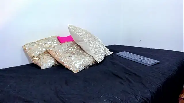 KimberlyVelez  online show from February 7, 2026, 8:28 pm