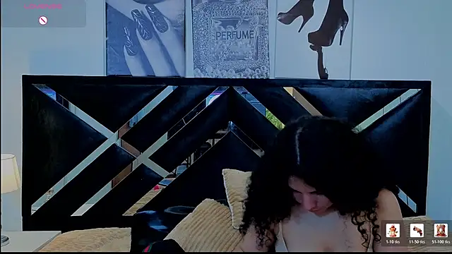 Zoe-yanin online show from April 4, 2026, 6:47 pm