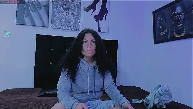 Zoe-yanin online show from March 12, 2026, 6:45 pm