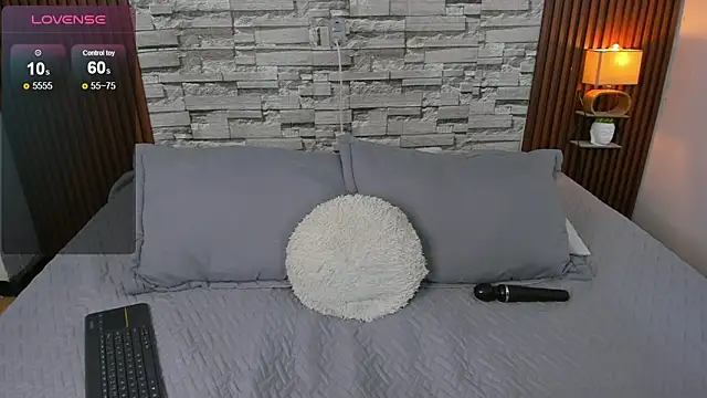 sophia deluxe18 online show from February 13, 2026, 5:07 am