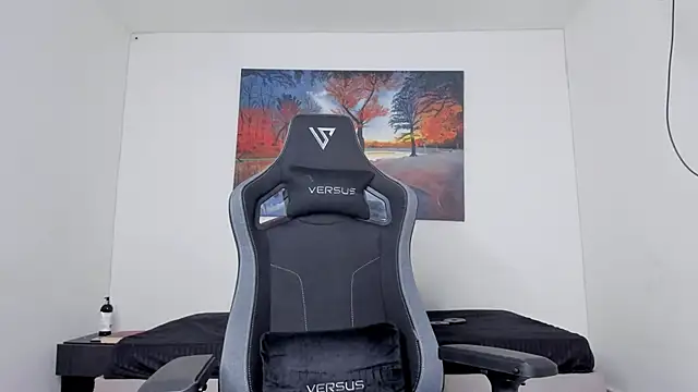 ryanwhite3 online show from April 8, 2026, 10:33 pm