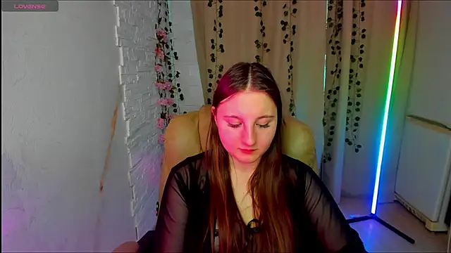 Snapshot of EvaxCharm chatting on February 15, 2026, 6:47 am EvaxCharm online show from February 15, 2026, 6:47 am