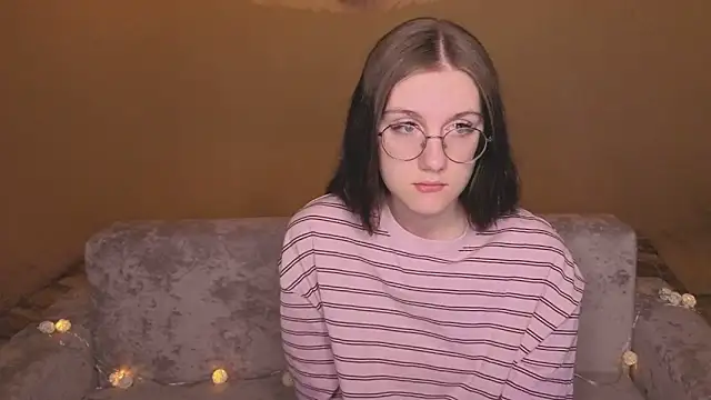 Snapshot of VixenLight chatting on March 3, 2026, 2:18 am VixenLight online show from March 3, 2026, 2:18 am