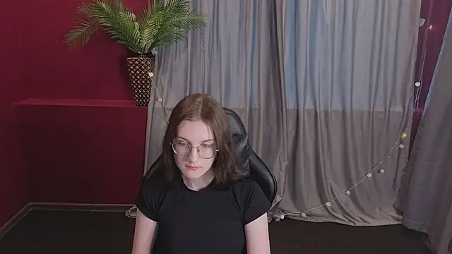 Snapshot of VixenLight chatting on February 9, 2026, 2:09 am VixenLight online show from February 9, 2026, 2:09 am