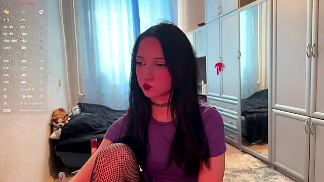 UrBabeLuna online show from February 5, 2026, 10:22 am