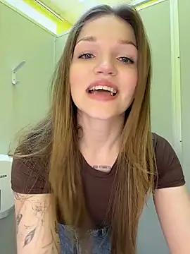 Snapshot of StreetSquirt chatting on May 27, 2026, 6:10 am StreetSquirt online show from May 27, 2026, 6:10 am