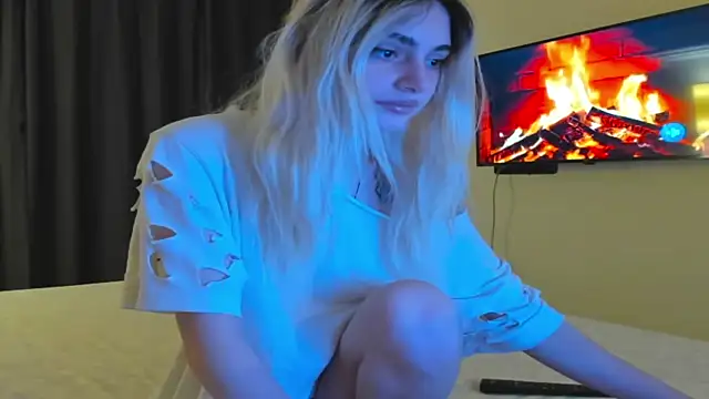 Lesyalisss online show from April 15, 2026, 11:05 pm