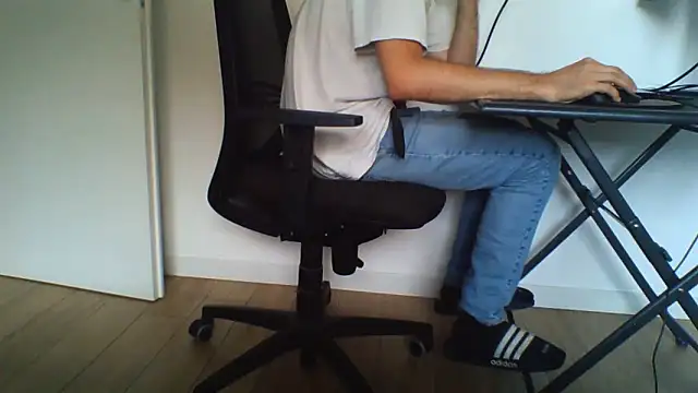 Snapshot of andre_italy chatting on May 4, 2026, 3:48 pm andre italy online show from May 4, 2026, 3:48 pm